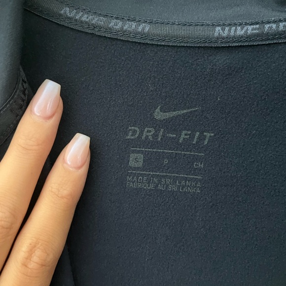 Nike Quarter Zip - Picture 3 of 6
